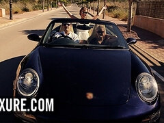 Anal, Blonde, Sucer une bite, Dingue, 2 femmes 1 homme, Maigrichonne, Plan cul à trois, Nénés