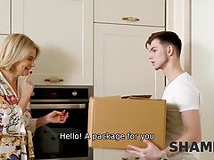 Blonde, Sucer une bite, Femme couguar, Hd, Époux mari, Mature, Russe
