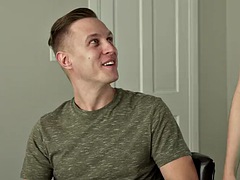 Grosse bite, Frère, Brunette brune, Poilue, Branlette thaïlandaise, Hard, Rasée, Tatouage