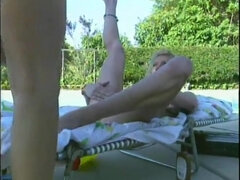 Short hair brunette les babe gets her pussy licked and toyed
