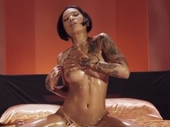 Asiatisch, Tussi, Hundestellung, Aufs gesicht abspritzen, Hd, Reiten, Kurzes haar, Tätowierung
