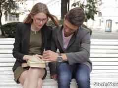 Spermaladung, Hundestellung, Brille, Küssen, Lecken, Muschi, Schreiend, Dürr