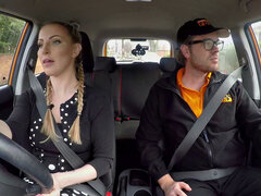 Blasen, Auto, Kehlenfick, Aufs gesicht abspritzen, Fingern, Handjob, Im freien, Tittenfick