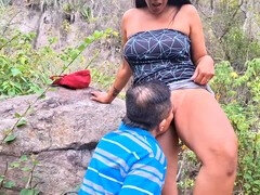 Sexo al aire libre, culona y tetona, madrastra latina