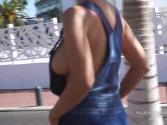 Gros seins, Brunette brune, Exhib, Mère que j'aimerais baiser, Seins naturels, Public, Russe, Nénés