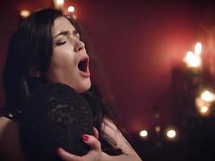 Lécher le cul, Bondage domination sadisme masochisme, Sucer une bite, Brunette brune, Pieds, Branlette thaïlandaise, Latex, Léchez