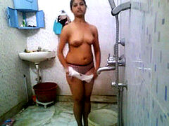 silly Bengla desi boy setup cam NOT old sister's tub