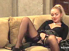 Femme dominatrice, Fétiche, Doigter, Lesbienne, Lingerie, Masturbation, Orgasme, Esclave