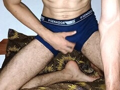 Muscular gay college guy Mawaquelium gets his feet worshipped and enjoys a footjob