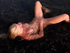 Blondine, Hd, Nackt, Im freien, Pissen, Öffentlich, Abendanzug, Ehefrau