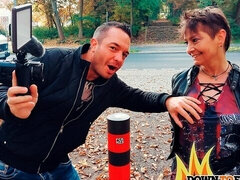 Grote kont, Pijpbeurt, Bruinharig, Hondjeshouding, Masturbatie, Rijpe lesbienne, Gezichtspunt, Openbaar