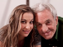 ブロンド, バック, 人形, 指いじり, 手コキする, キス, オマンコ, ガリガリ