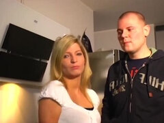 Blondine, Blasen, Braunhaarige, Flotter vierer, Hd, Nackt, Reiten, Frauentausch