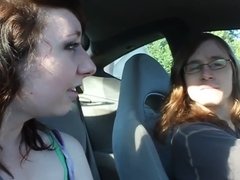 Amateur, Sucer une bite, Petit ami, Brunette brune, Voiture, Couple, Lesbienne, De plein air