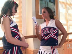 Animadora, Europeo, Francés, Húngaro, Lesbiana, Tetas naturales, Perforación, Tetas