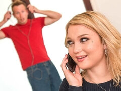 Enthousiasteling, Blond, Hondjeshouding, Hardcore, Natuurlijke tieten, Slipje, Mager, Slet