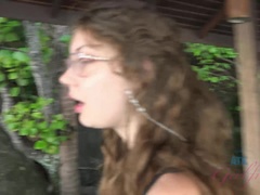 Amateur, Salle de bains, Sucer une bite, Brunette brune, Nourriture, Petite amie, Public, Nénés