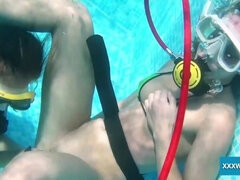 茶髪の, ディルド, キス, プール, 公共, オマンコ, おもちゃ, 水中