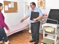 Grosser arsch, Braunhaarige, Klassisch, Kehlenfick, Arzt, Fetisch, Hd, Spielzeuge