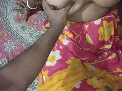 Tante, Tir de sperme, Mature, Maman, Mamelons, Petite femme, Belle mère, Branlette espagnole