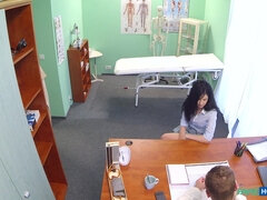 Amateur, Sucer une bite, Médecin, Branlette thaïlandaise, Bureau, Douleur, Uniforme, Voyeur