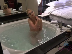 Cuarto de baño, Rubia, Novia, Gafas, Perforación, Pov, Coño, Afeitado