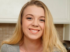 Blondine, Sperma im mund, Süss, Unschuldig, Lecken, Entkleiden, Jungendliche (18+), Titten