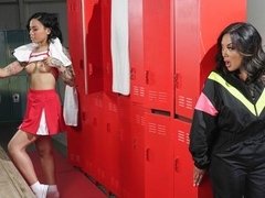 Жопа, Поцелуи, Лесбиянка, Лизание, Мастурбация, Киски, Школьница, Сиськи