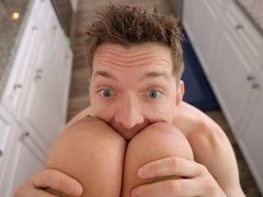 Gros cul, Gros seins, Attrapée, 2 femmes 1 homme, Branlette thaïlandaise, Masturbation, Mère que j'aimerais baiser, Plan cul à trois