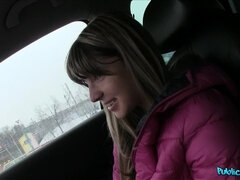 Amateur, Mamada, Coche, Linda, Dinero, Al aire libre, Pov, Público