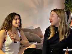 Gros seins, Brunette brune, Couple, Hard, Lesbienne, Masturbation, Chatte, Nénés
