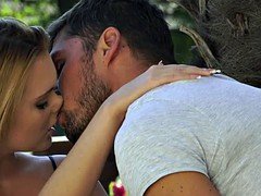 アナル, 美人, ブロンド, イく瞬間, 指いじり, キス, 剃毛, タトゥー