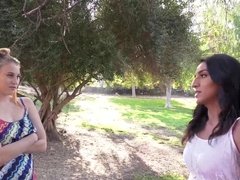 Blonde, Preservatif, Mignonne, En levrette, Faciale, Petite amie, De plein air, Adolescente