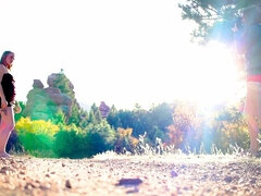 18 ans, Cul, Gros cul, Lesbienne, Public, Adolescente, Nénés, Mouillée