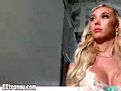 Blonde, Sucer une bite, Mariée, Transsexuelle, Uniforme, Mariage