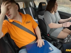 Blasen, Braunhaarige, Auto, Tschechisch, Hundestellung, Aufs gesicht abspritzen, Hardcore, Tätowierung