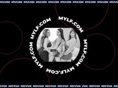 18 jahre, Braunhaarige, Frau, Fingern, Küssen, Lesbisch, Lecken, Jungendliche (18+)