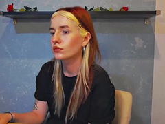 Amateur, Blonde, Brunette brune, Mignonne, Solo, Tatouage, Adolescente, Webcam