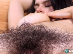 Enthousiasteling, Bruinharig, Vrouw, Harig, Masturbatie, Kut duiken, Alleen, Speelgoed