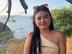 Uber-sexy tourist is unfaithful to her spouse with a stranger for money