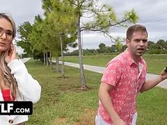 Американки, Большие сиськи, В машине, Одетые девушки голые парни, Постарше, От первого лица, Сиськи, Жена