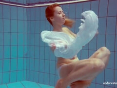Grosse titten, Pool, Öffentlich, Rotschopf, Russisch, Solo, Jungendliche (18+), Titten
