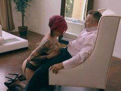 Tetas grandes, Estilo perrito, Hd, Tacones, Montar, Seducido, Medias largas, Tatuaje