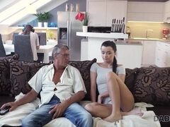 Sucer une bite, Brunette brune, Tchèque, Papa, Léchez, Mature, Petite femme, Chatte