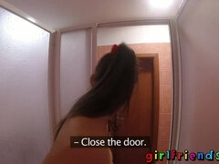 Enthousiasteling, Badkamer, Blond, Bruinharig, Vingeren, Sportzaal, Hd, Masturbatie