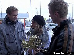 18 jaar, Grote lul, Rondborstig, Oudere vrouw, Tsjechisch, Omie, Hd, Moeder