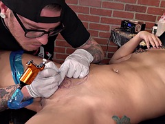 Anaal, Pijpbeurt, Dubbele penetratie, Hardcore, Kut duiken, Tatoeage