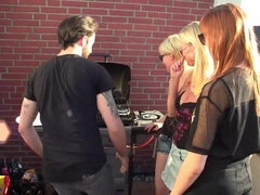 Bondage domination sadisme masochisme, Éjaculation interne, En levrette, Hard, Fait maison, Fille latino, Mature, Plan cul à trois