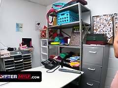 Минет, Брюнетки, Семяизвержение, Сперма на лице, Пальцем, Милф, В офисе, Кричащие