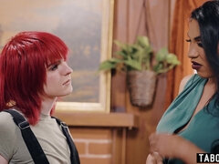 ベビーシッター, デカ尻, 異人種間, ラティーナ, シーメール, 三人, 妻